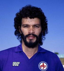 Socrates è uno dei migliori giocatori brasiliani della storia, i migliori calciatori brasiliani di tutti i tempi