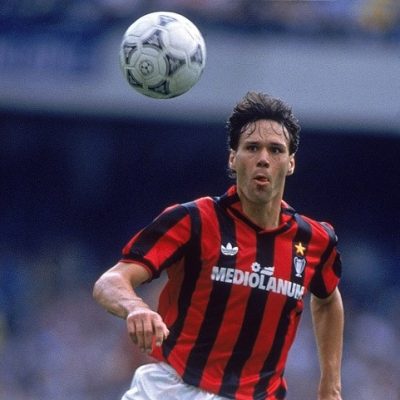 Marco Van Basten Van Basten è uno dei migliori attaccanti della storia