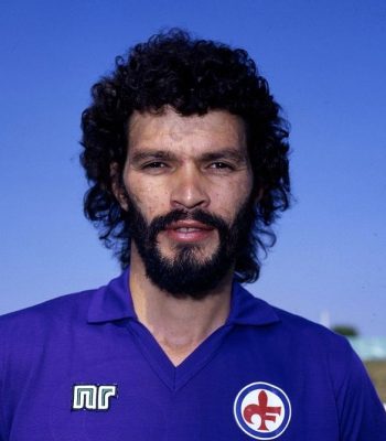 Socrates è uno dei migliori giocatori brasiliani della storia, i migliori calciatori brasiliani di tutti i tempi